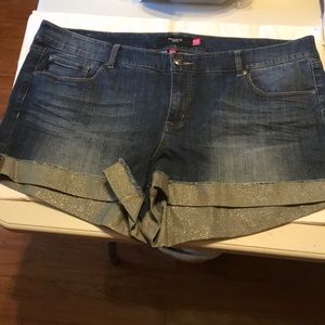 TORRID SIZE 24 JEAN SHORTS GLITTER CUFF